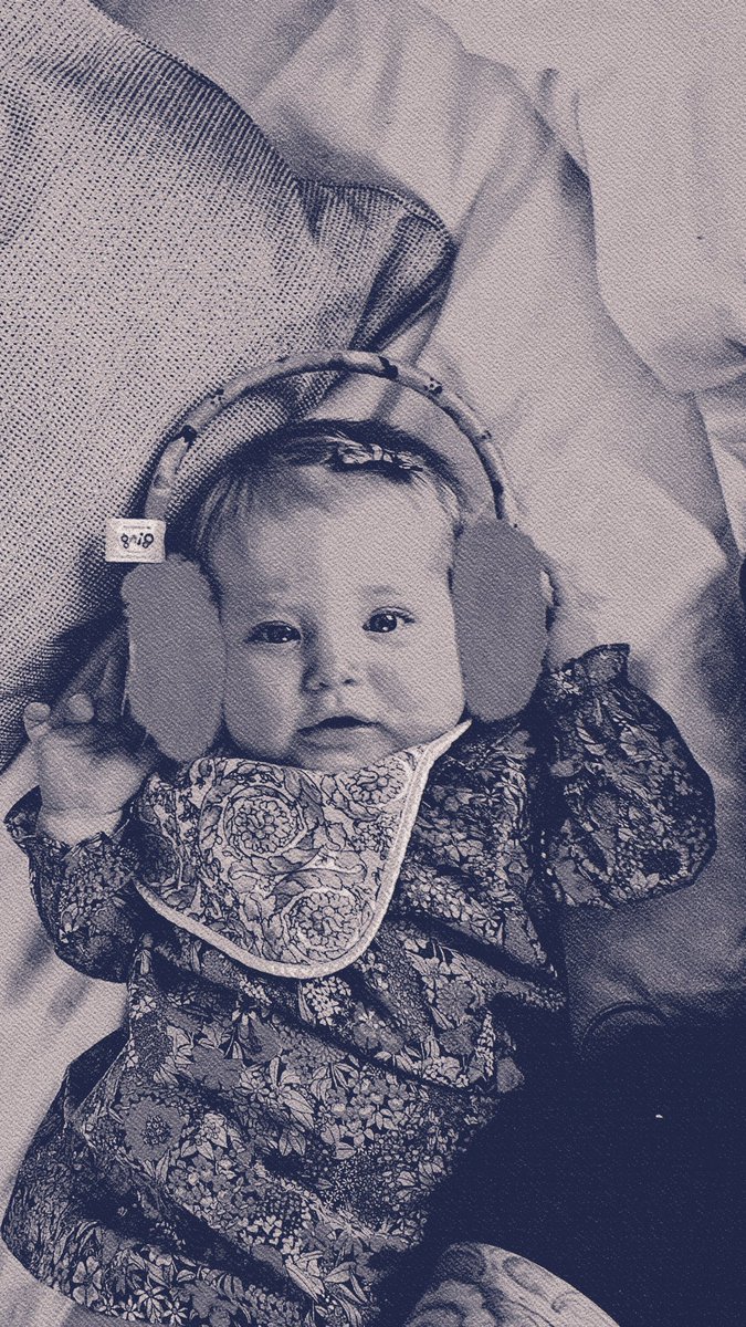 holwfs's tweet image. ⠀⠀⠀
The  first  game  of  my  precious  birdie,  victoria,  or  how  I  call :  toto.  She’s  excited  to  see  the  panthers  playing.  Go,  Florida!  🐆❤️