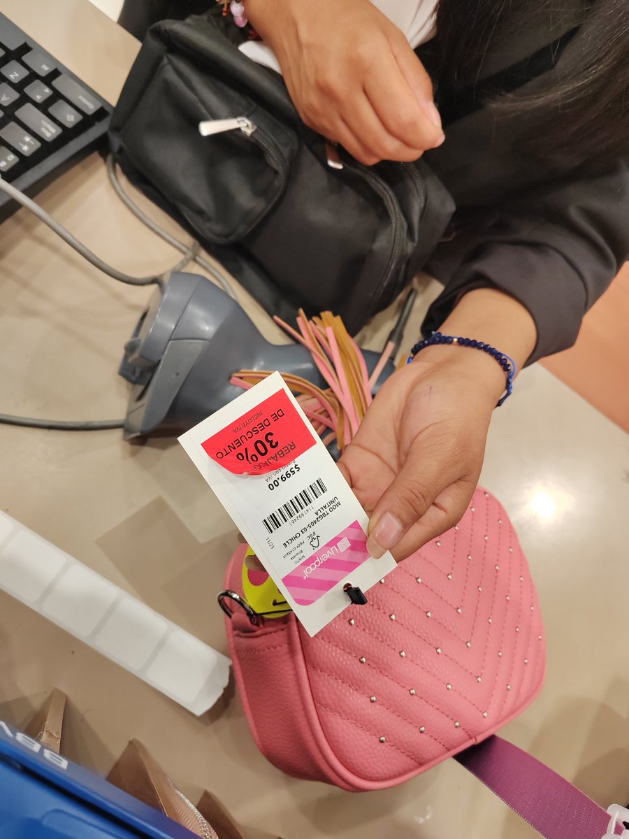 pacorieutort's tweet photo. @liverpoolmexico liverpooltehuacan no respeta los precios exhibidos @Profeco https://t.co/lSHjiQFC7G