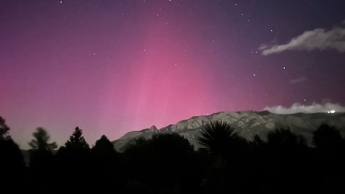 @deicherstar @AstronomyMag Here are the shots i got from my driveway by pure luck only because I was still up after midnight dealing with a computer problem.