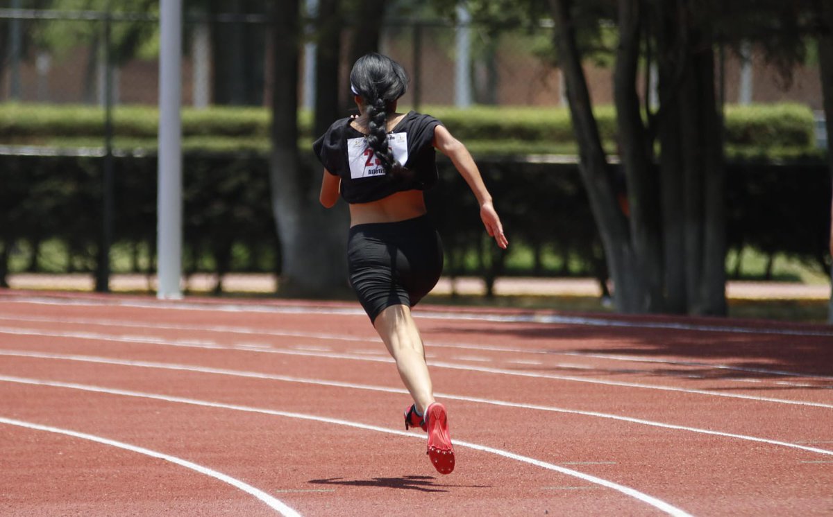 COBAEMex's tweet image. ¡Grandes atletas en acción! 💫🏃‍♀🏃
Desde la Ciudad Deportiva "Estado de México", más de 20 alumnas y alumnos de 11 planteles del #COBAEM brillaron en las pruebas de atletismo de los Juegos #CONADEMS. 
¡Gracias a su talento y esfuerzo demostraron que son el #OrgulloCOBAEM 🎖️!
