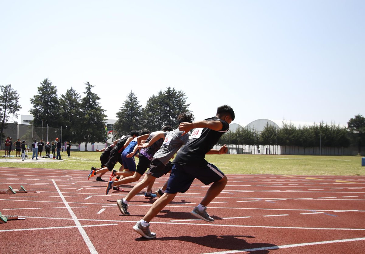 COBAEMex's tweet image. ¡Grandes atletas en acción! 💫🏃‍♀🏃
Desde la Ciudad Deportiva "Estado de México", más de 20 alumnas y alumnos de 11 planteles del #COBAEM brillaron en las pruebas de atletismo de los Juegos #CONADEMS. 
¡Gracias a su talento y esfuerzo demostraron que son el #OrgulloCOBAEM 🎖️!
