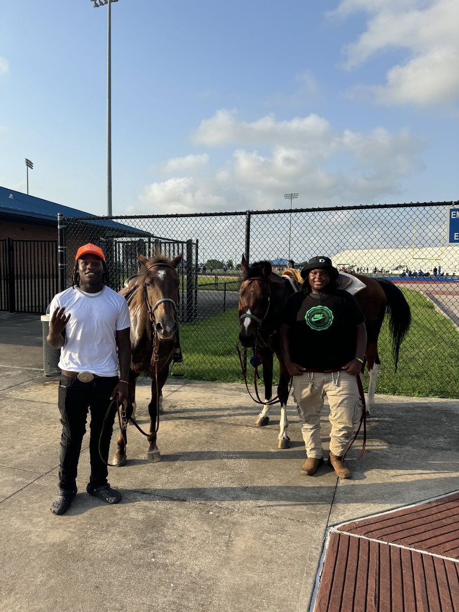 Johnny Sierra (@coachsierra) on Twitter photo <a href="/DevinCee23/">Devin Caldwell</a> <a href="/johnsolo102/">Deuce Solomon</a> travel in style for Senior Sunset. #SeniorSunset #GatorPride #Classof24 <a href="/DevinCee23/">Devin Caldwell</a> <a href="/johnsolo102/">Deuce Solomon</a> travel in style for Senior Sunset. #SeniorSunset #GatorPride #Classof24