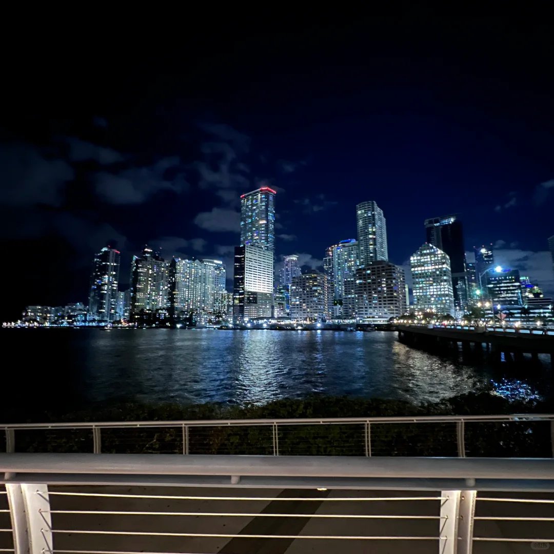 ICS1carus's tweet image. Miami night view