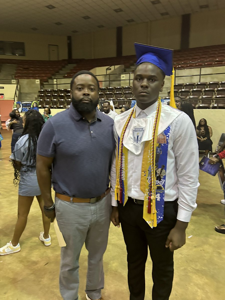 Detrick “Munslime 🐍“ Munford (@detrickmunford) on Twitter photo Next Stop Ellisville Ms🔜✌🏾👨🏾🎓
#MRAEHS23-24
#nationalhonorsociety
#Graduatedwithhonors
#DoitforJohnny❤️🤞🏾
<a href="/Bush52Coach/">Morris Bush, Ed. S</a> <a href="/JC_BobcatsFB/">Jones College 🏈</a> <a href="/Coach_Buckley11/">Slade Buckley</a> <a href="/CoachKwesiDrake/">Kwési Drake</a> Next Stop Ellisville Ms🔜✌🏾👨🏾🎓
#MRAEHS23-24
#nationalhonorsociety
#Graduatedwithhonors
#DoitforJohnny❤️🤞🏾
<a href="/Bush52Coach/">Morris Bush, Ed. S</a> <a href="/JC_BobcatsFB/">Jones College 🏈</a> <a href="/Coach_Buckley11/">Slade Buckley</a> <a href="/CoachKwesiDrake/">Kwési Drake</a>