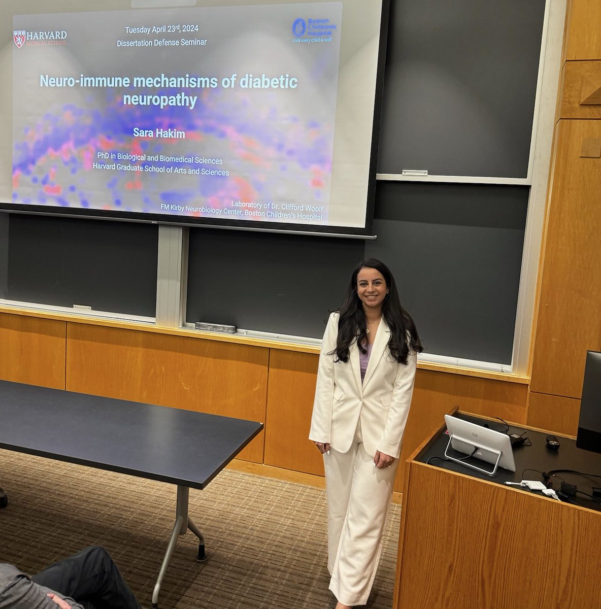 sarainthelab's tweet image. Finally did the thing and got that PhD 🥺🥳 🙏🏽 So grateful for my PI, amazing support system in lab, and my family!!! 💗