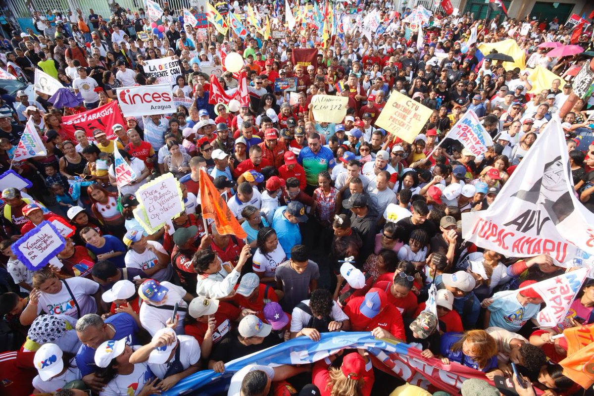 Soykarinacarpio's tweet photo. ¡Se Desbordó Linares Alcántara de Amor y Alegría! 

Junto a nuestro pueblo noble y valiente marchamos en las calles de Santa Rita, estado Aragua en apoyo a nuestro Presidente @nicolasmaduro

¡La Esperanza está en las Calles! 🙏🏻🌸 https://t.co/XMcOWqAcZL