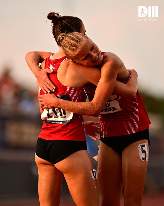 D3GloryDays's tweet photo. Central College wins the Battle for Iowa!   

Megan Johnson of @DutchXCTF wins her first national title in the women's steeplechase and moves up to #5 all-time with a new PB of 10:13.46. Caroline McMartin finishes 8 seconds behind her for a Central College 1-2 punch. https://t.co/UO2bjrDLhS