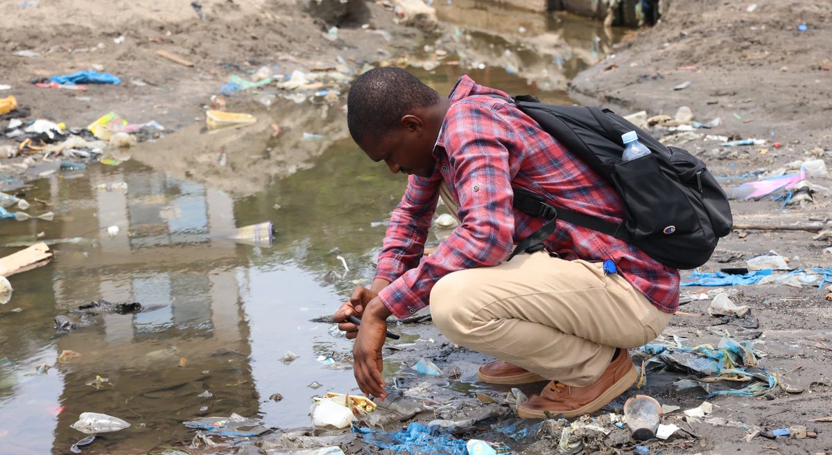 #Climat #Guinee Nos journalistes bénéficiaires du projet #TerraAfricaMedia @Fantabarry4 et #Ibrahima Bah participent activement aux activités du projet piloté par @CFImedias . Jeudi, ils ont assisté à l'atelier action organisé sur la problématique de la gestion des #déchets.