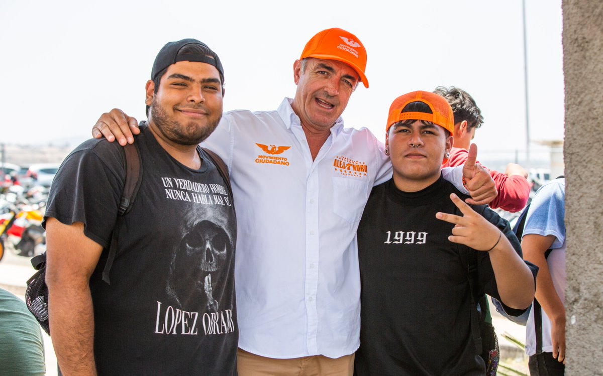 HerreraPecas's tweet photo. ¡Gracias por recordarme la importancia de escuchar opiniones frescas y contagiarme de esa gran energía! Ustedes son el futuro de Irapuato, y por ustedes es que quiero un cambio para nuestra ciudad. ¡El ITESI va a atreverse! ¡VOTA MC!
#VotaMC #Elecciones2024 #AtreveteAloNUEVO https://t.co/UMs1yjPXTI