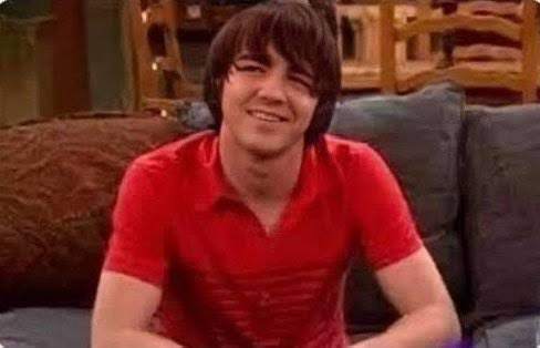 Yo imaginando que me llevo a la <a href="/eglabarrera/">Egleee🦋</a> a vivir al rancho, me convierto en el pediatra del pueblo, luego en alcalde, me robo unos terrenitos como el Samuel y ya no tengo que volver a trabajar en mi vida.