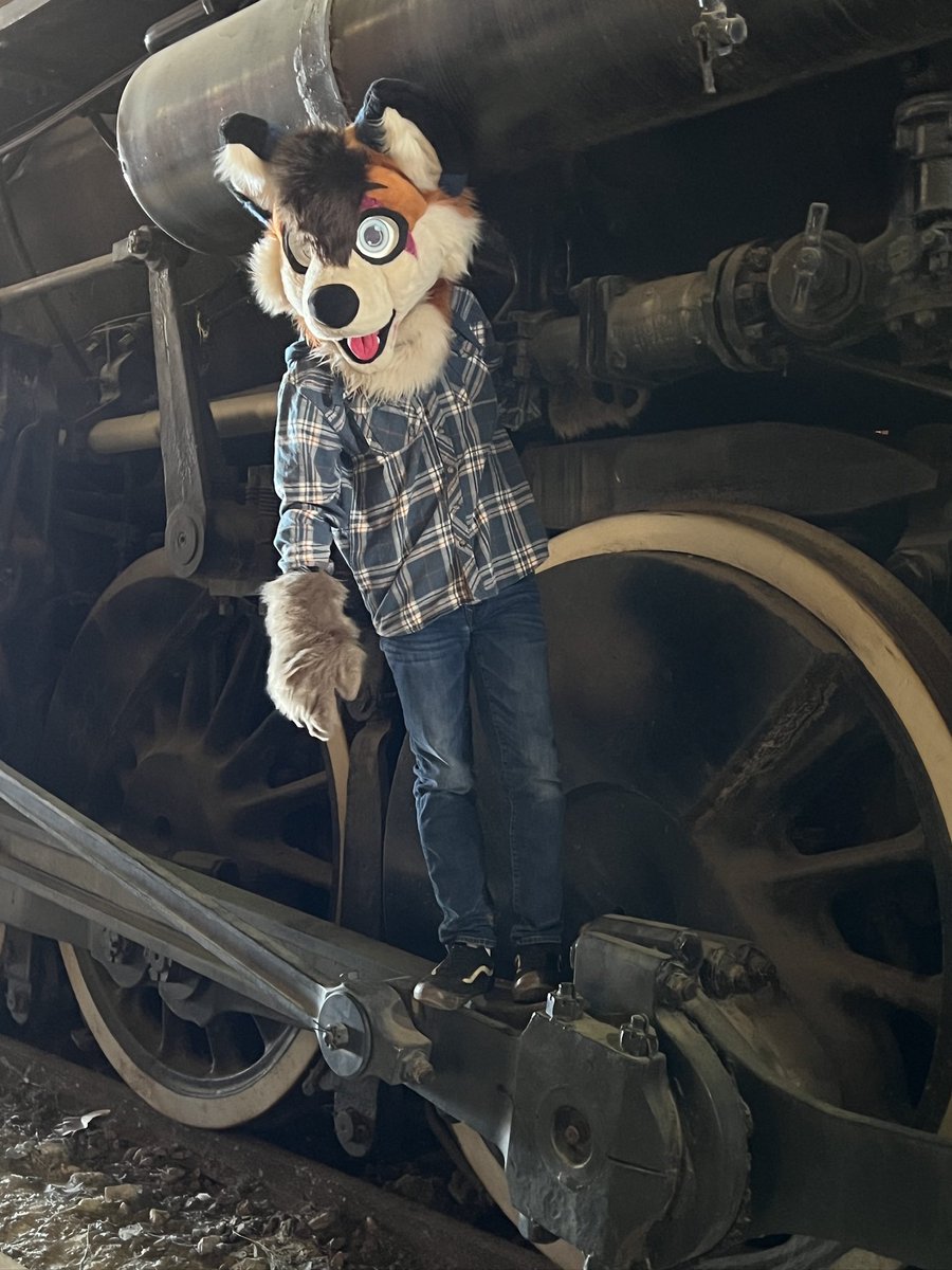 Happy Fursuit Friday!