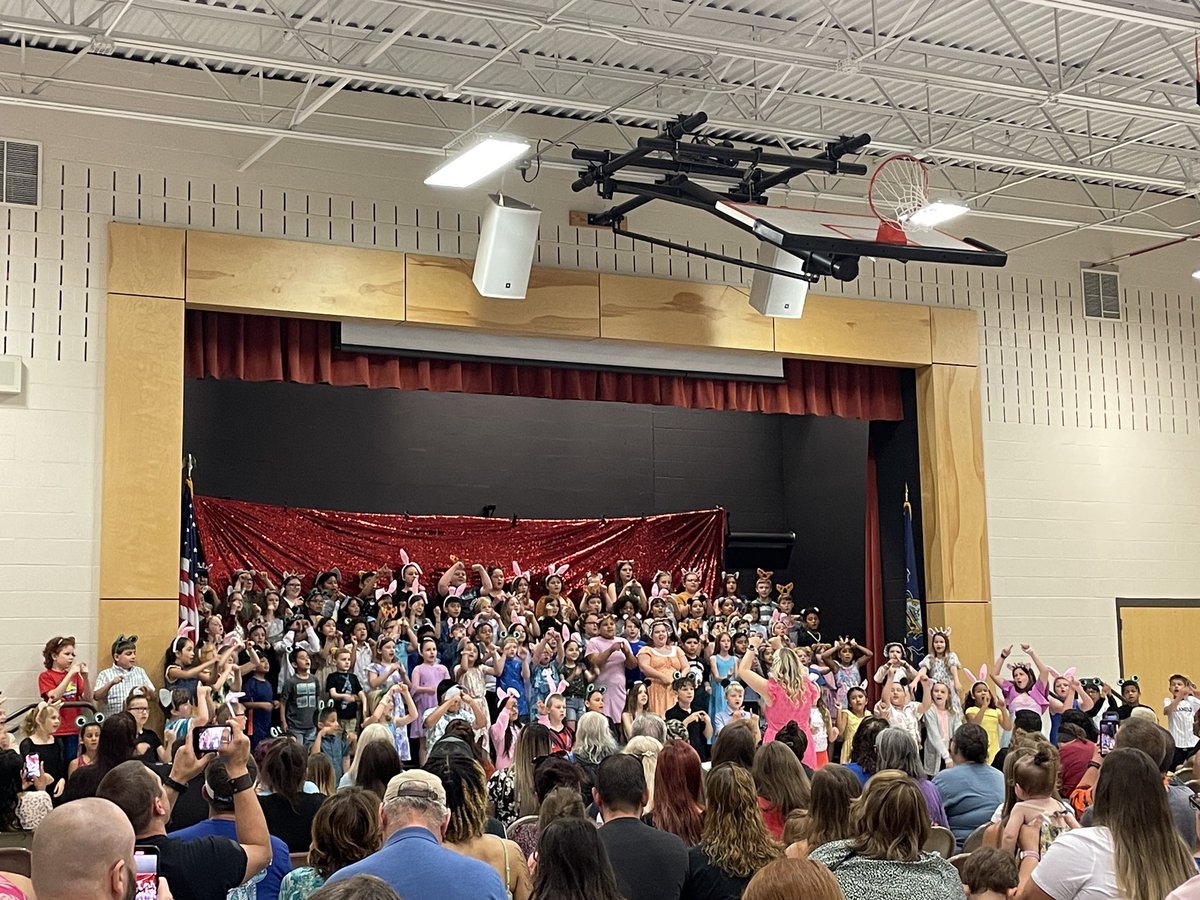 I am so proud of Hanover Street for putting on two excellent shows today! Way to go! ⭐️ 🎶 #hpsdawesome
