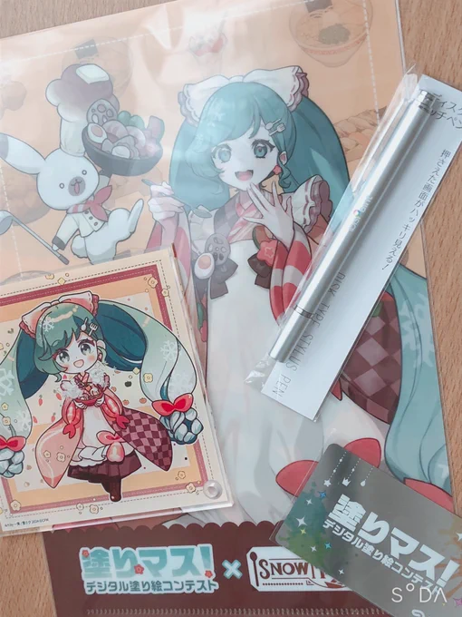 雪ミク塗りマス!の賞品が届きました雪ミクちゃんファイルと私が塗らせて頂いたイラストのパネルまでいただきました…とっても嬉しいです、ありがとうございます…!! 
