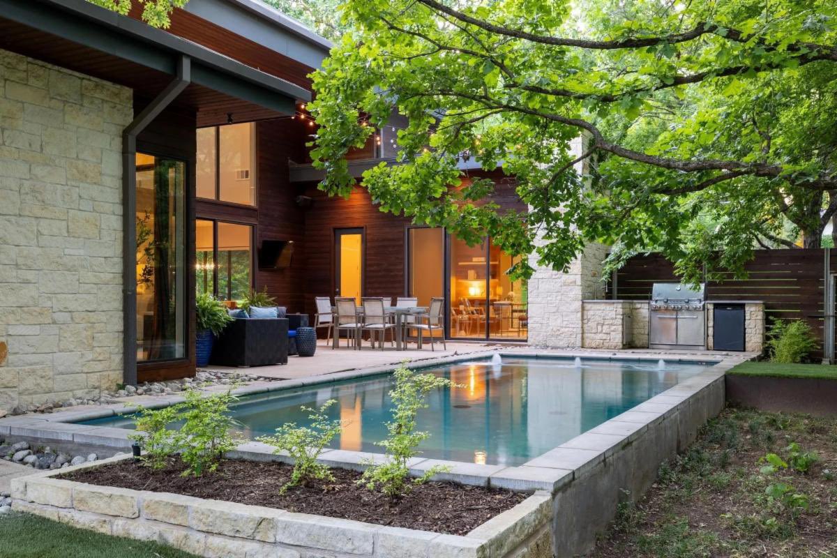 #featurefriday Meticulously Crafted Mid Century-Inspired Modern 

listed by Tara Durham | Douglas Elliman Real Estate

details >> citi.ly/0ls

#moderndallas #dallasmodern