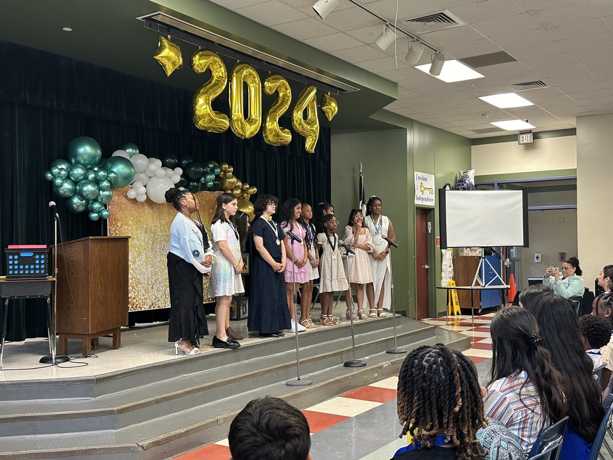ClarkWritesNow's tweet photo. #FifthGradeFinale Our @AndersonGators do everything better, and 5th Gr Graduation was no different. These scholars have always stood out from the rest and will definitely make their mark on the world! @ClarkWritesNow @AEScounselor @kfalcon97 @jasonldavila @SpringISD https://t.co/TMeODkHxbs