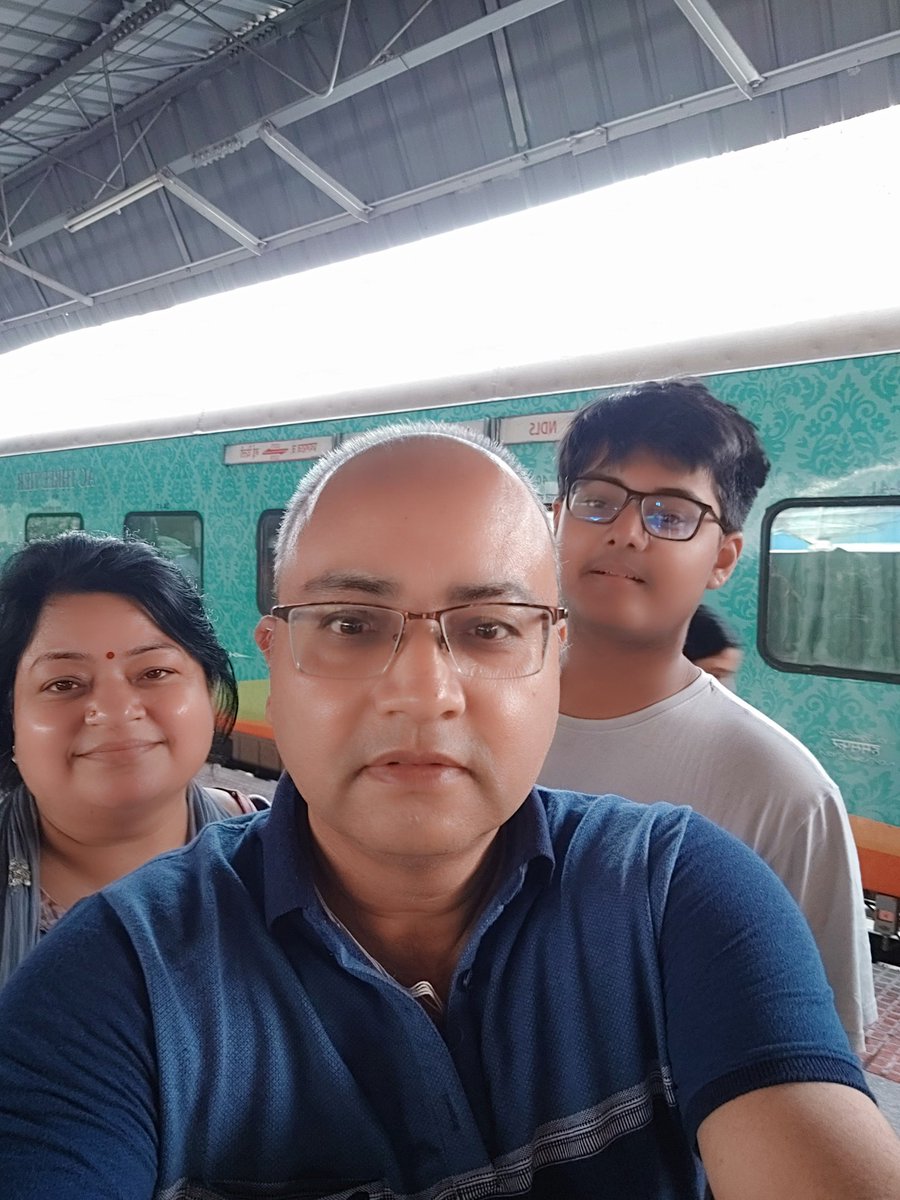 As usual 12276 New Delhi - Prayagraj Hamsafar Express reached Prayagraj before Time (40 minutes).
अब होगा लोकतंत्र का उत्सव। 
बोलो जय श्री राम!
#IndianRail 
#LokSabhaElections2024