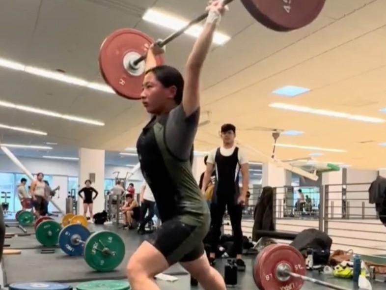 calpolypomona's tweet image. Susanna Eng didn't just find her community at CPP, she helped build it.
The civil engineering #CPPgrad left room in her rigorous academic schedule to help build a weightlifting club from less than a dozen members in 2022 to nearly 100 in 2024.
More: bit.ly/3WQjZoZ