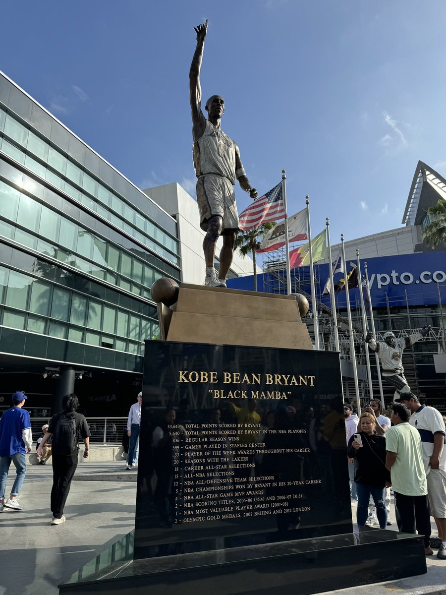 Newish Kobe Statue in DTLA (went up in Feb this year) 💜💛