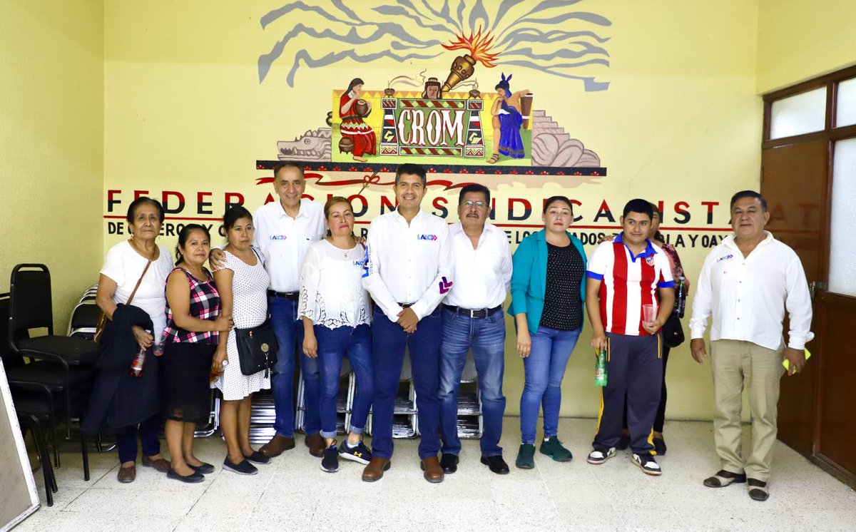 ¡Cada vez somos más! En Tehuacan le dimos la bienvenida a Jorge Peralta, Juan Álvarez y Raymundo Álvarez, líderes de la Confederación Regional Obrera Mexicana, convencidos de que el rumbo seguro está de este lado. Este 2 de junio, elige #LaloGobernador