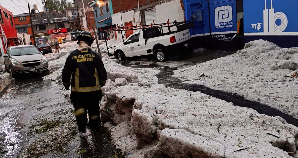 Ante las fuetes precipitaciones registradas, personal del Heroico Cuerpo de Bomberos labora en distintos puntos del municipio de Puebla para realizar labores de remoción. 

ℹ️ Los elementos mantienen coordinación con autoridades de los tres órdenes para agilizar las labores.