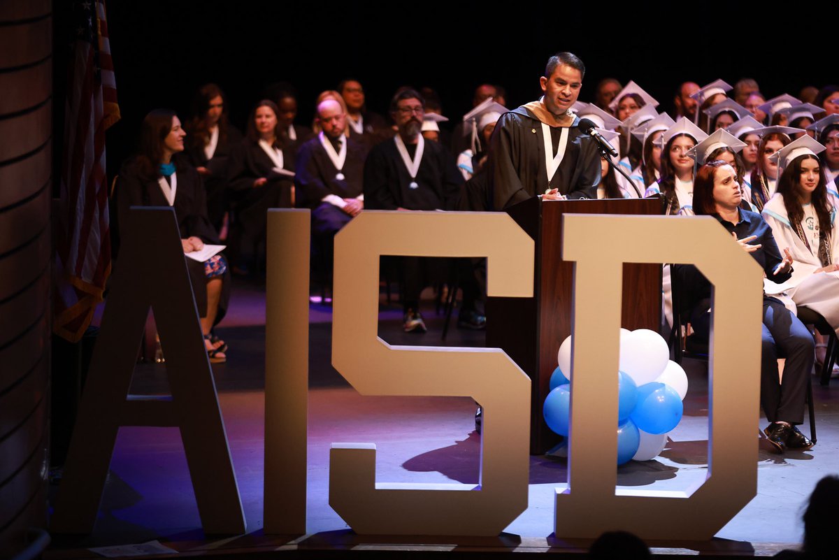 What an incredible day sending off the graduates of @LoyalForeverAHS, @EastsideECHS and @AnnRichardsStar into the world. Congratulations to the graduates and their families who helped get them to this day! #StrongSchoolsStrongerAustin