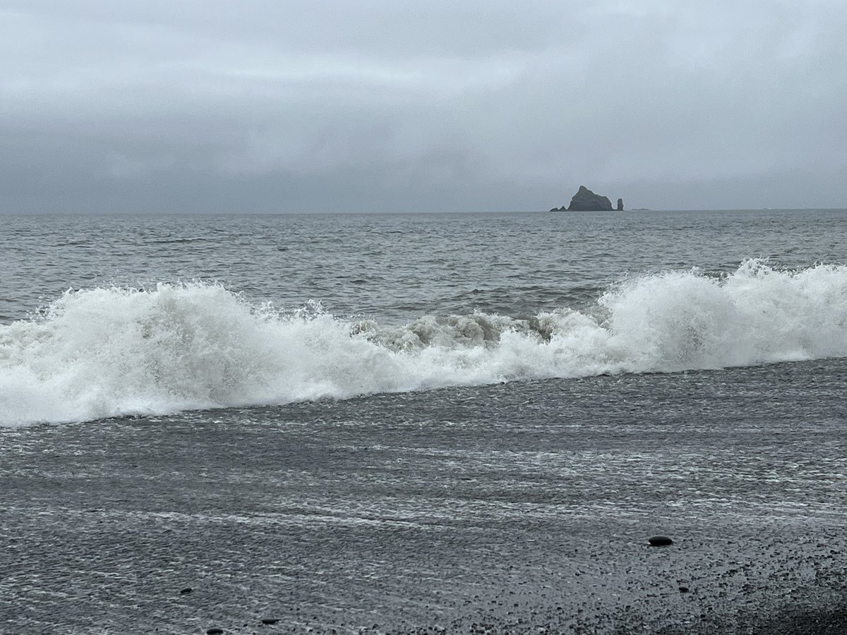 After the logging museum, I still had some afternoon left so I headed back up to Rialto Beach for more photos, a nice walk, and some beach rock searching. It was not as nice as yesterday, but the clouds and fog gave it a very cool vibe. I so love it here!!