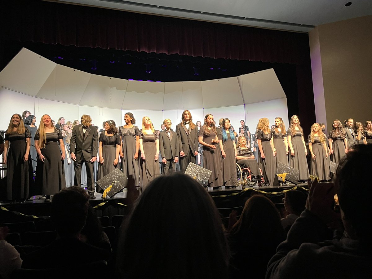 gill4cvusd's tweet photo. More than exquisite. That was last night’s year-end choir concert at @NewburyParkHS 💛🖤 Congratulations seniors! #ProudTrustee #CVUSDForward https://t.co/QXaHCnw1Vx