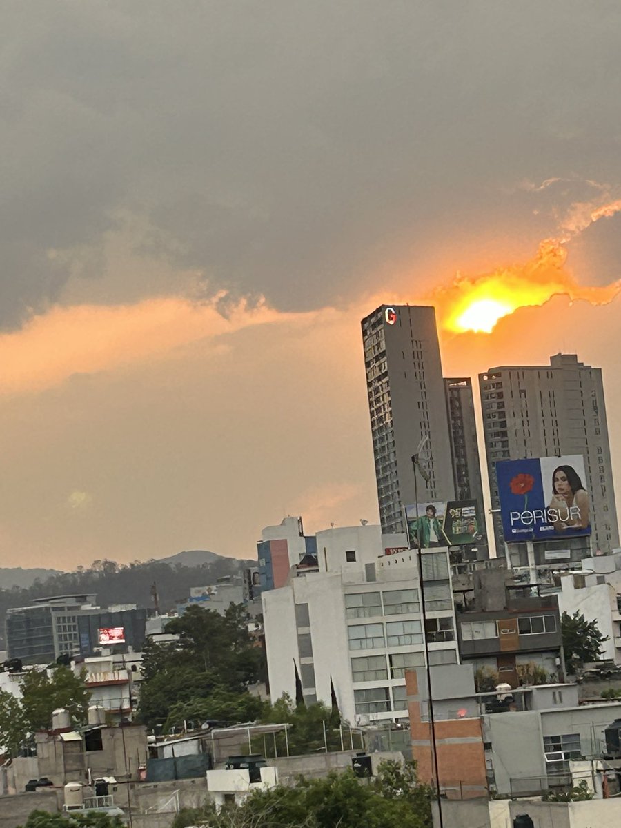 Para ti …. ☀️✨☀️ Te regalo mi bello atardecer en la CDMX 🇲🇽 Hasta Pronto ! 🤗🌹🤗 Bonita noche ! ✨⭐️💫🌜 #Za