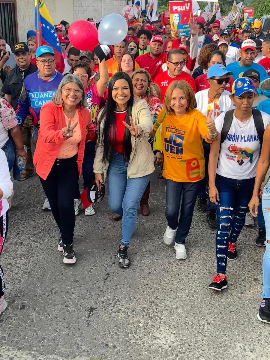 Ginkellys16's tweet photo. 📸#EnFotos| Ayer junto al EPE del @PartidoPSUV #Lara acompañamos al combativo pueblo del mcpio Crespo en una marcha en contra d las medidas coercitivas unilaterales del imperio norteamericano sobre nuestra patria y en apoyo absoluto al Presidente  @NicolasMaduro 
#VerdadDePueblo https://t.co/8HcQbwRujK
