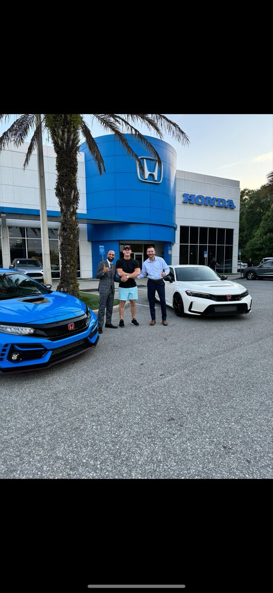 What a day! Brought my ‘21 Civic Type R in for service and saw brand new @Honda ‘24 Type R and fell in love! Thanks to the folks @WC_Honda for all the help and some more horsepower! For those asking.. yes my ‘21 Boost Blue Civic is there now and looking for a new home 👀