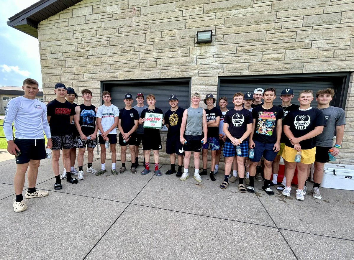 SVBaseballhawks's tweet image. Thank you to Mt. Lebanon Church for the pizza after practice. And to our parents for the continued drinks and snacks! #SectionalWeek #LivinLarge #LEGACY