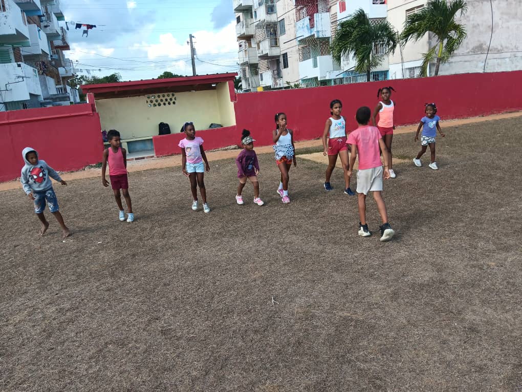 Guane60760D's tweet photo. #InderGuane
Se realiza en el combinado #1el festival de habilidades de atletismo con la participación de todos los alumnos del área.
#VamosPorMas
#VamosConTodo
#GenteQueSeSuma https://t.co/6wdunZVrEj