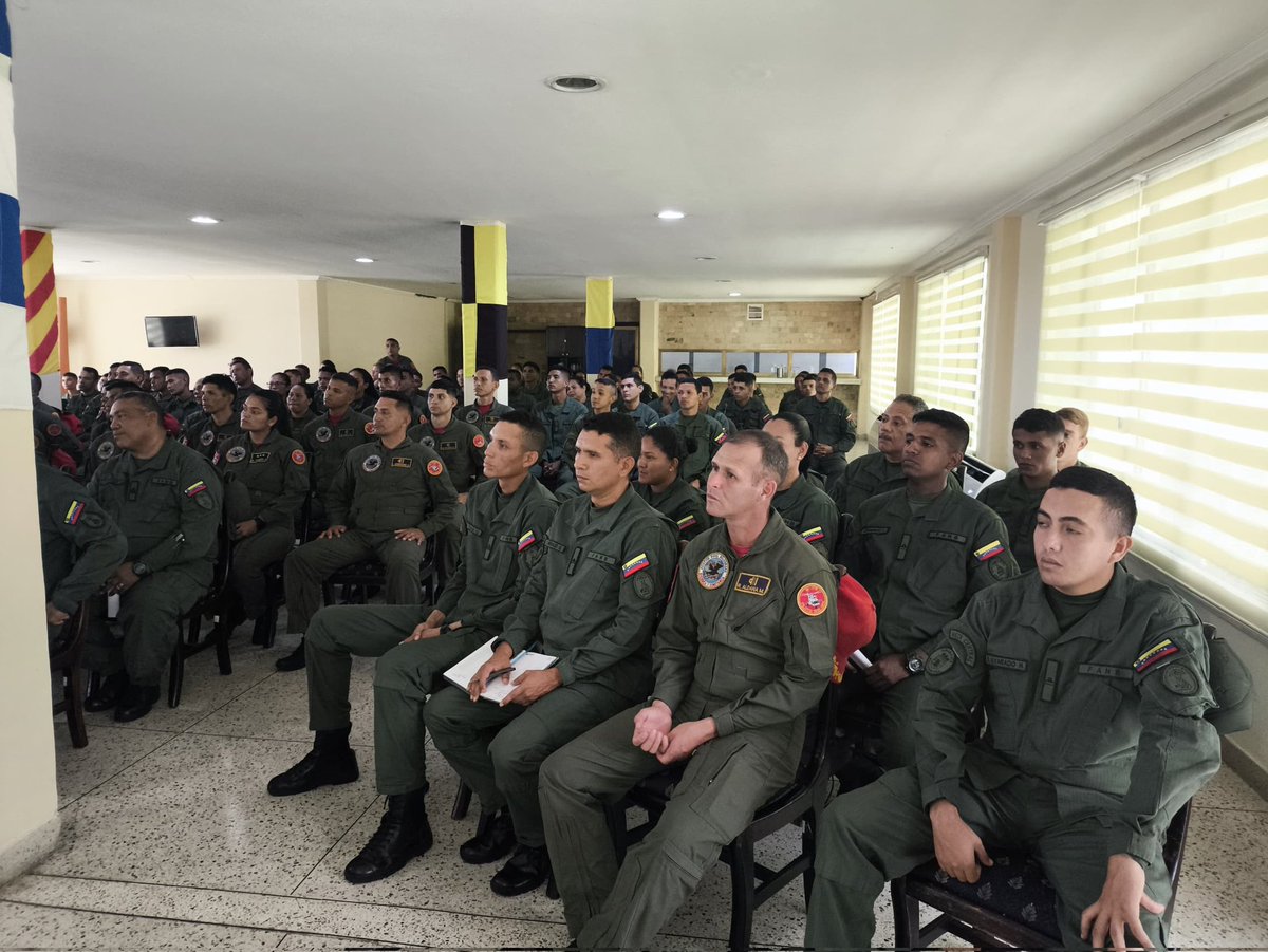 📌 #24MAY se efectuó Comité de Seguridad de las Unidades Operativas (COMSEUNO) en las instalaciones del <a href="/ARB_CANB23/">Aviacion Naval Bolivariana</a>, a fin de mejorar los procesos y procedimientos en nuestras operaciones, dentro del ámbito de la seguridad aérea y terrestre.
