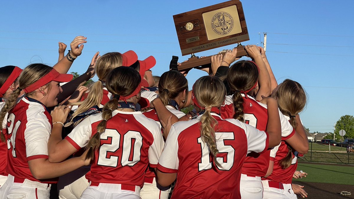 31 IP over three games, 30 K’s in the Quarterfinals, a no-hitter in the Semifinals, and a no-hitter in the State Title game. @Peyton80 is THAT GIRL! 

Back-to-back 4A State Championships for @WamegoSoftball 🔥