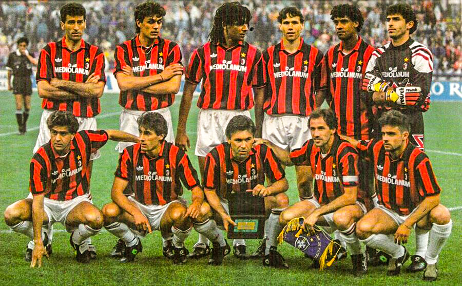 🇮🇹🤩 Neste dia em 1992, o Milan foi campeão invicto da Série A. ▪️34 jogos ▪️22 vitórias ▪️12 empates ▪️0 derrotas