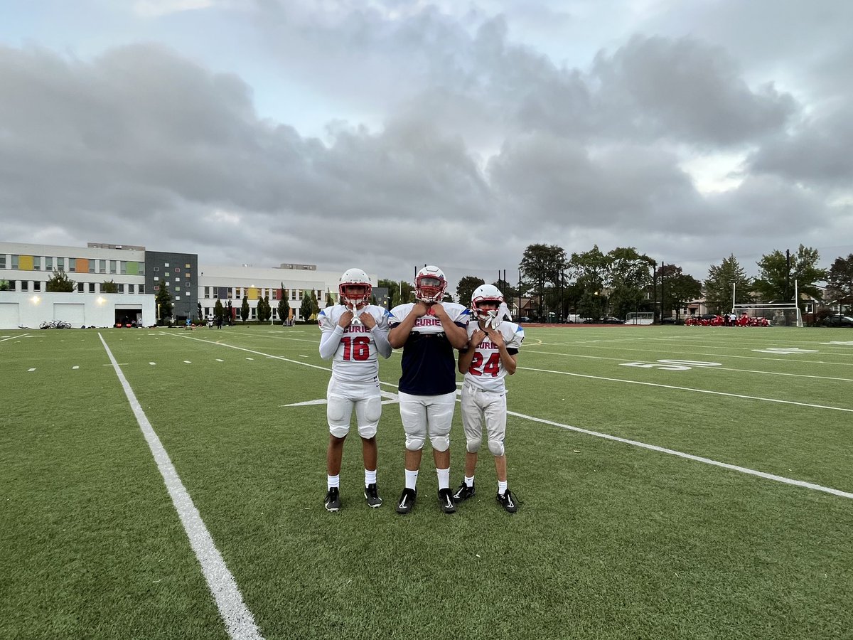 MateoAcuna67's tweet photo. Post win pictures‼️#teamates #condorfootball #football #win #W #sky #footballfield https://t.co/zuyZSMB8b8