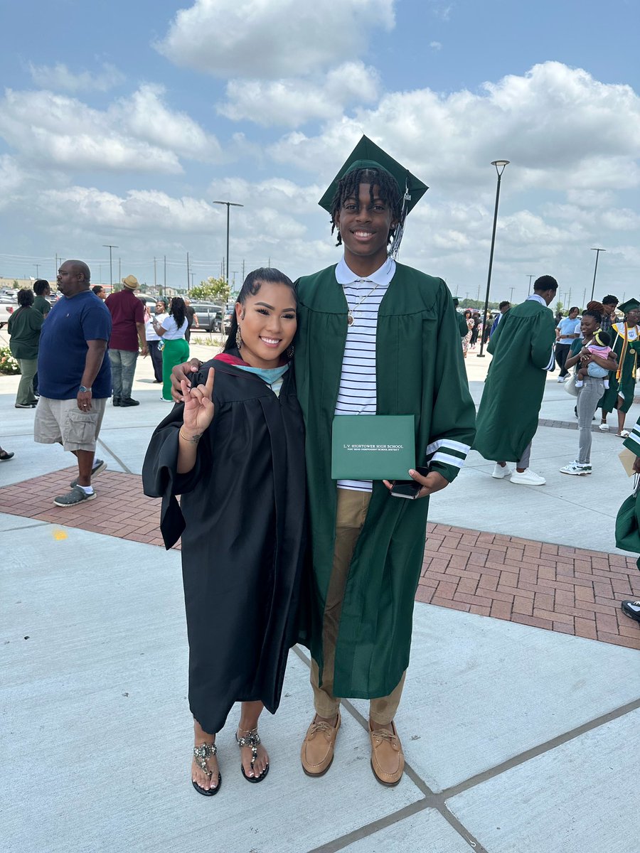 CONGRATULATIONS to these GRADUATES! 💚🖤