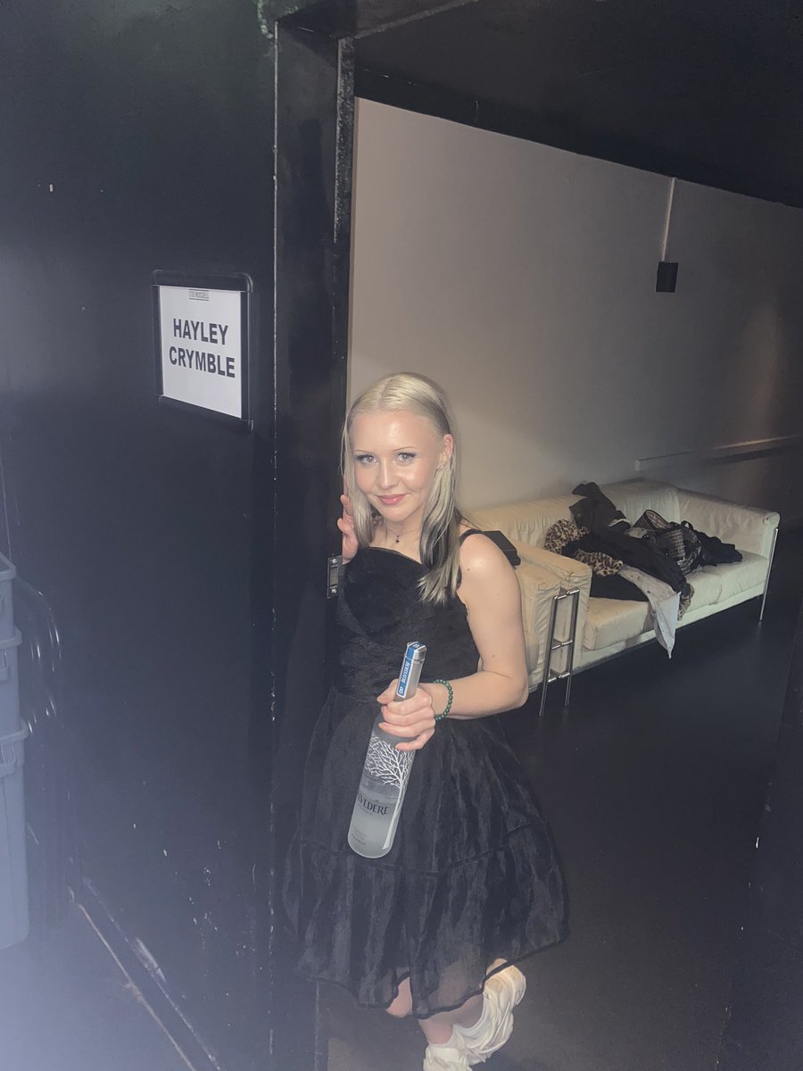 hayley crymble ☆ tweet media