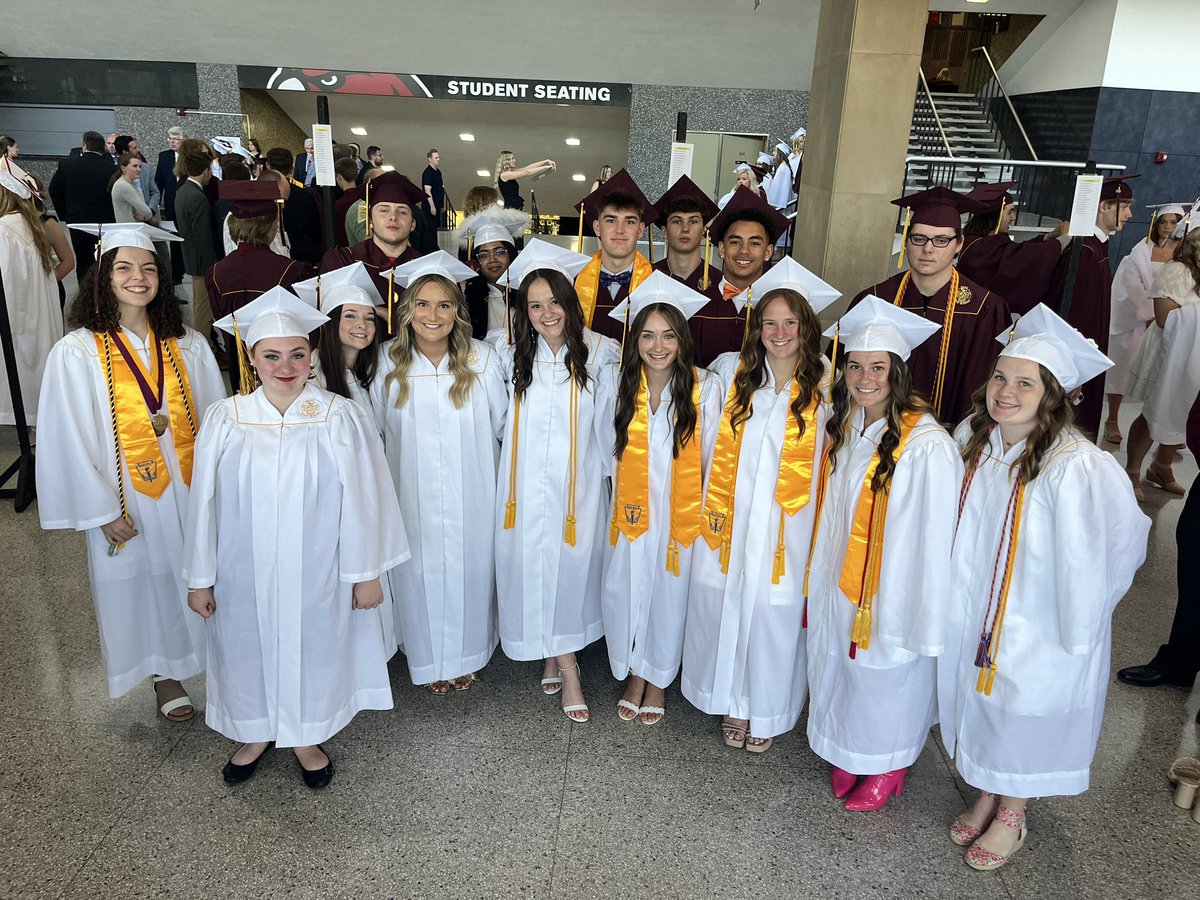 brossart_amy's tweet image. Good luck to this amazing group of 2024 Ross HS 🎓 GRADUATES!!!! ❤️🙌😊. Go out and do great things!!!! Make us proud! I’m going to miss you 😘🧑‍🎓👩‍🎓💯@RossRams1 #Rambell2024Cs #outtahere