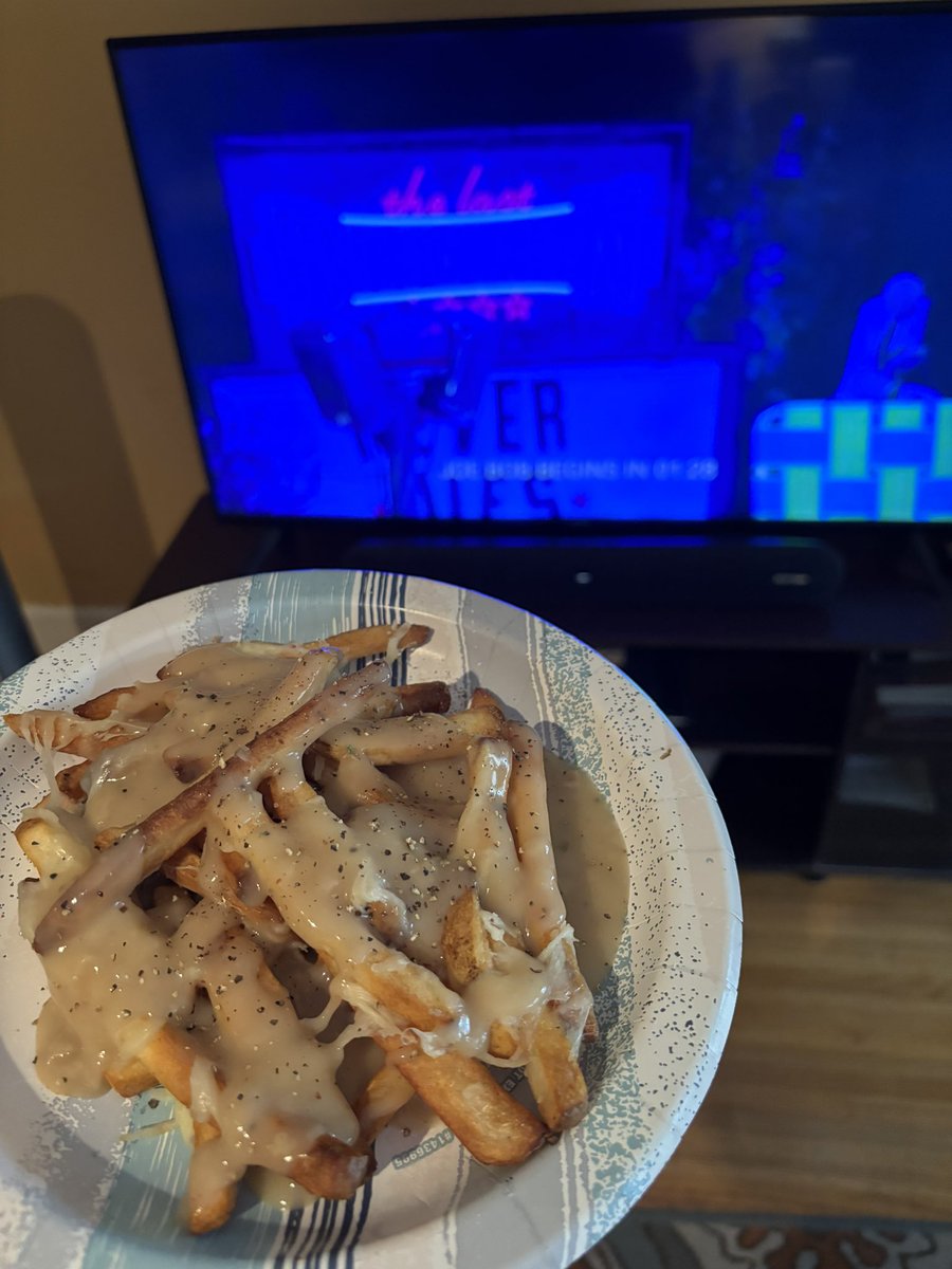 soapreporter's tweet photo. JB's recent poutine fail 😂 got me thinking about something my friend's from-NJ mom used to make us in high school-perfect for a  #GradNight snack! Disco fries! Mozzarella &amp; homemade beef gravy. Jersey poutine! 😋 @therealjoebob @kinky_horror #TheLastDriveIn @TheMutantFam https://t.co/EhTGoLM9Jg