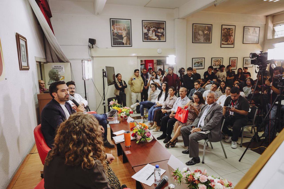 El día de hoy sostuvimos un encuentro privado con estudiantes y docentes de la legendaria @CarlosSeptienG. Esta charla se había programado desde hace meses, y se da también con motivo de su 75 aniversario. Es la universidad número 45 que visitamos desde el inicio de la campaña.