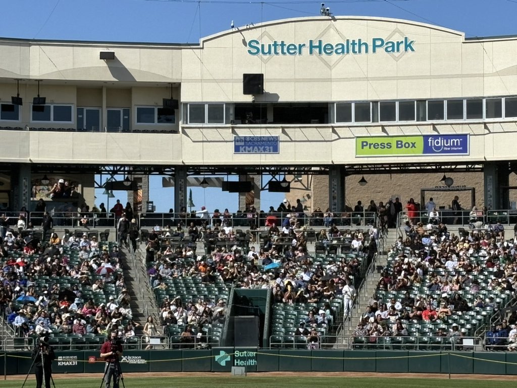 gcc_jsample's tweet image. Great day to celebrate with 250 graduates at Sacramento Academic and Vocational Academies!!! Congratulations SAVA Class of 2024!!! #gcclevelup #gcc_charters #proudgccsupt