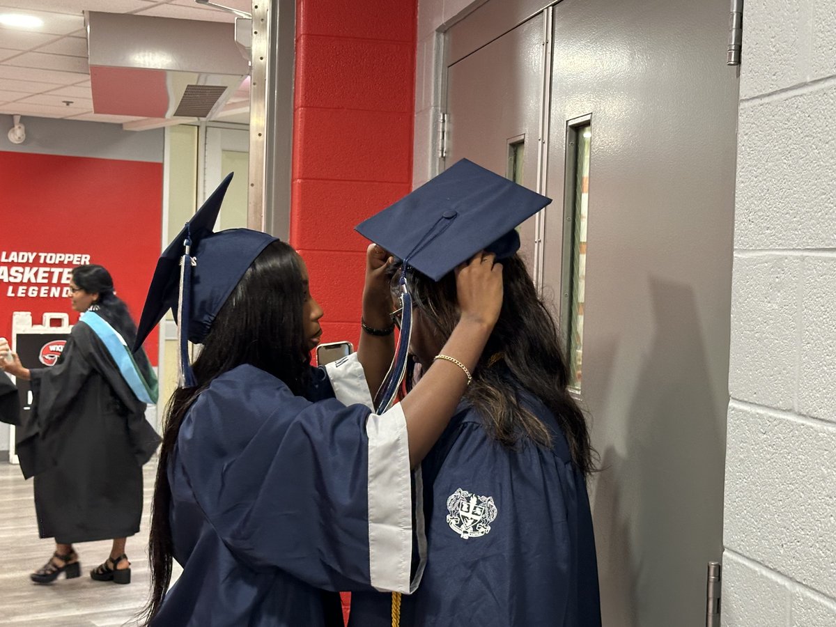WarrenCoSchools's tweet photo. Scenes from Warren Central High School's graduation! Congratulations to the Class of 2024! #PreschooltoProfession #BigDistrictBigOpportunities @WC_Dragons (1/18) https://t.co/whSrjcz982