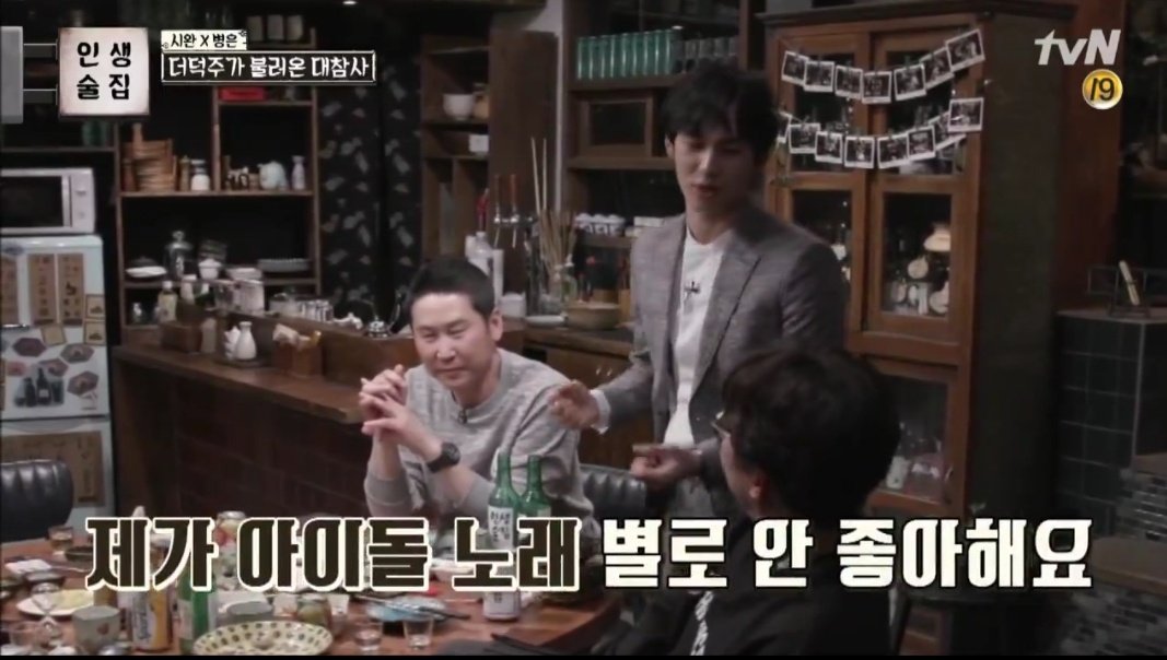 sunizup's tweet photo. Siwan was hilarious on #LifeBar! He couldn't stop singing. Right when the hosts were going to cut him off, he said really sweetly, "I really love being here, I've been wanting to do this show for a long time.." And then started singing again. Awww.. Sing whatever u want!🎤🐰💕 https://t.co/5CTy8ANYcW