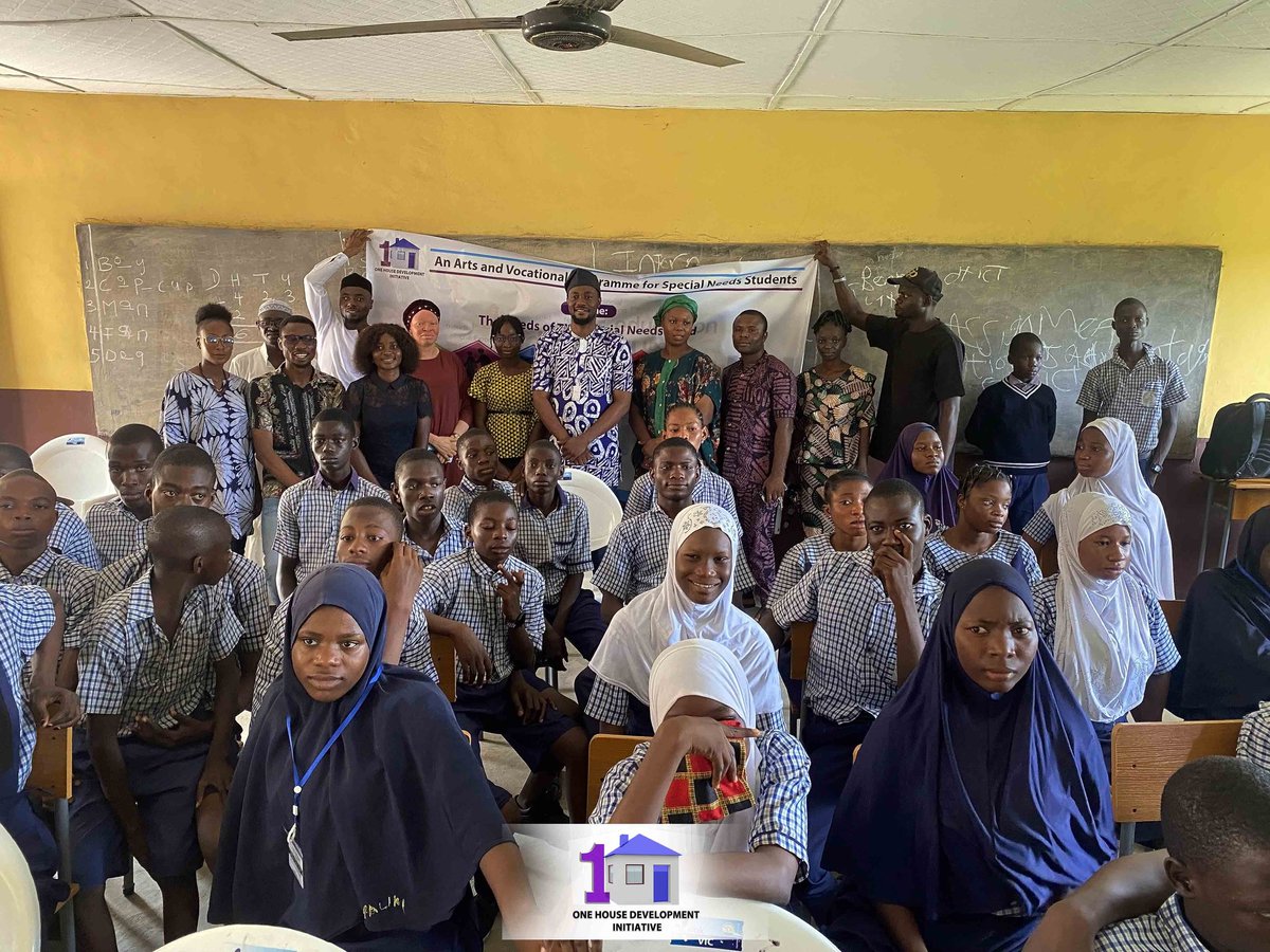 OneHousenig's tweet photo. It turned out to be an awesome day when we, at One House Development Initiative went to the Osun State Secondary School for Persons with Special Needs, Osogbo for ‘An Arts and Vocational Programme for Special Needs Students”.
#OneHouse #SpecialNeeds #InclusiveEducation #Art https://t.co/luBunimoW9