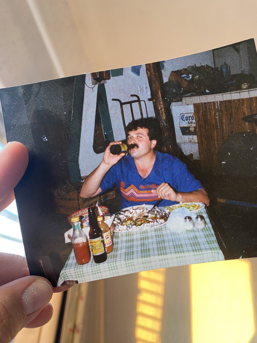 Me identifico mucho con mi papá en esta foto  🌹🫰🏻jajajajajaja