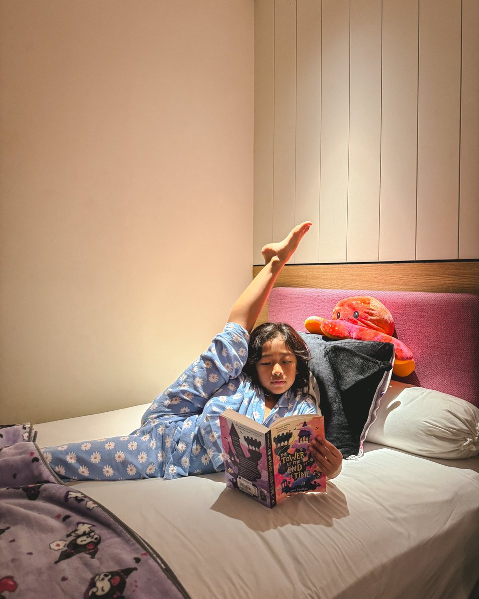 You go girl, I love your resilience! 
(Cara baca bukunya udah kaya atlet gymnastic kok!) 

#imnotcrying