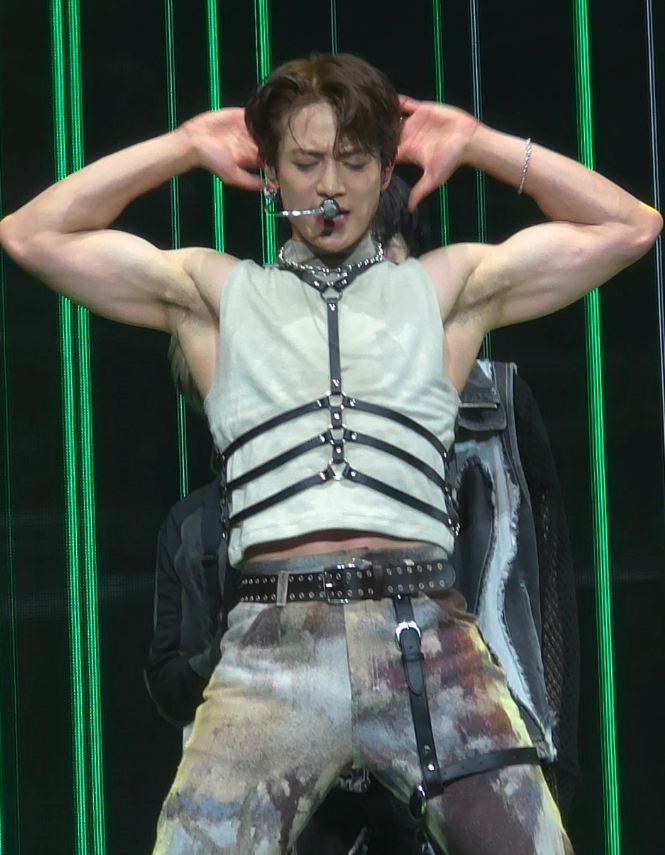 AboutMusicYT's tweet photo. SHINee's Minho is gorgeous in new photos. https://t.co/WlPhwpUaF8