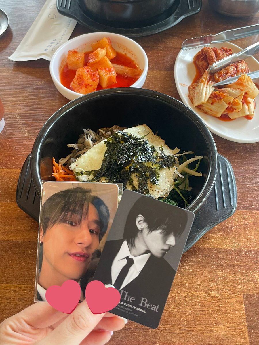 universe_of_hw's tweet photo. 배고픔으로 인해 밥집으로 호다닥…!!
배부르니 살겠다아~~🍚🍚 https://t.co/mqYUmT2YC4