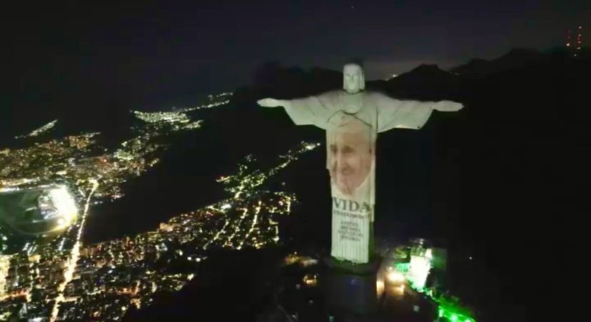 HarperCollins Italia (@harpercollinsit) on Twitter photo In occasione dell’uscita in Brasile di ‘Life. La mia storia nella storia’, alcuni dei brani più belli del libro di Papa Francesco sono stati proiettati sull’iconica statua del Cristo rendentore di Rio de Janeiro.
harpercollins.it/9791259853226_…
<a href="/FabioMRagona/">Fabio M. Ragona</a>
@donninilau In occasione dell’uscita in Brasile di ‘Life. La mia storia nella storia’, alcuni dei brani più belli del libro di Papa Francesco sono stati proiettati sull’iconica statua del Cristo rendentore di Rio de Janeiro.
harpercollins.it/9791259853226_…
<a href="/FabioMRagona/">Fabio M. Ragona</a>
@donninilau